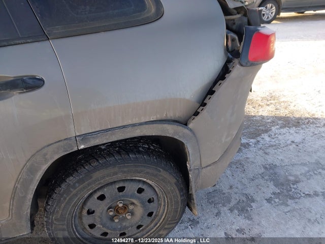1C4PJMAS9GW323585 Jeep Cherokee Sport