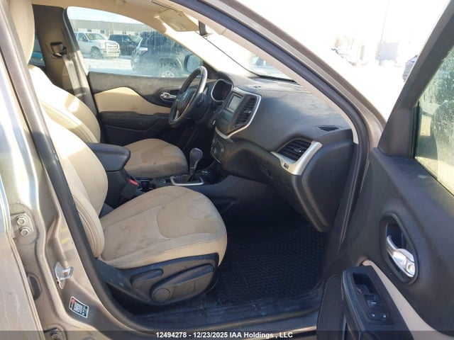 1C4PJMAS9GW323585 Jeep Cherokee Sport