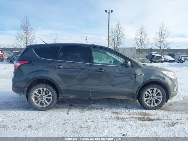 1FMCU9G9XHUB07213 Ford ESCAPE SE