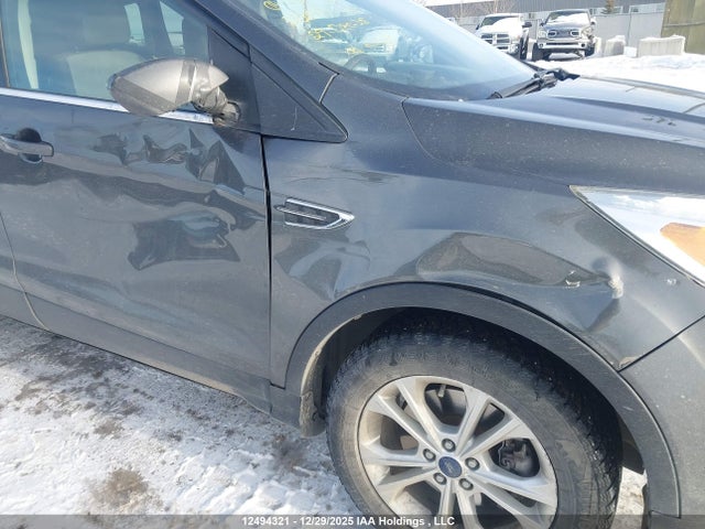 1FMCU9G9XHUB07213 Ford ESCAPE SE