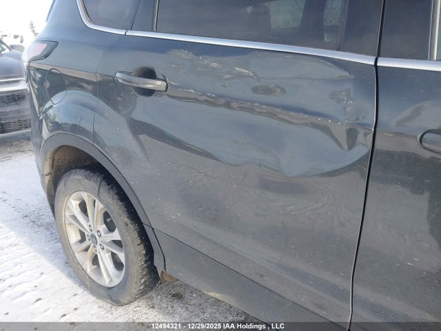1FMCU9G9XHUB07213 Ford ESCAPE SE