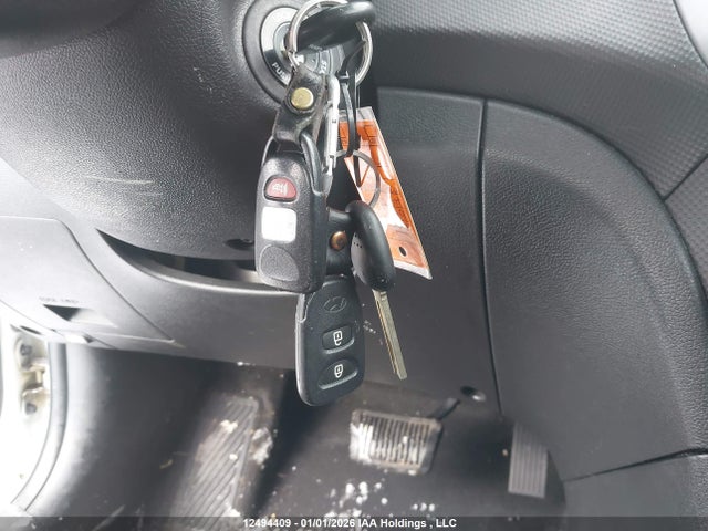 KMHCT5AE6HU318569 Hyundai ACCENT SE