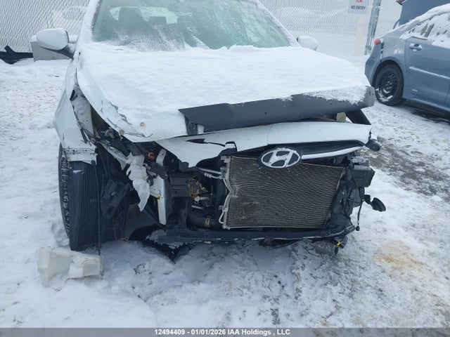 KMHCT5AE6HU318569 Hyundai ACCENT SE