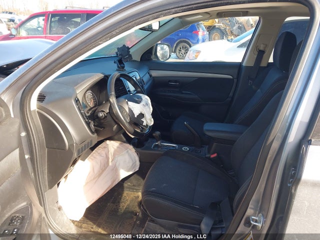 Продажа на аукционе авто 2016 Mitsubishi Outlander Es, vin: JA4AZ2A30GZ609281, номер лота: 12495048