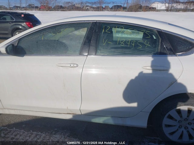 1C3CCCFB3GN189954 Chrysler 200 LX