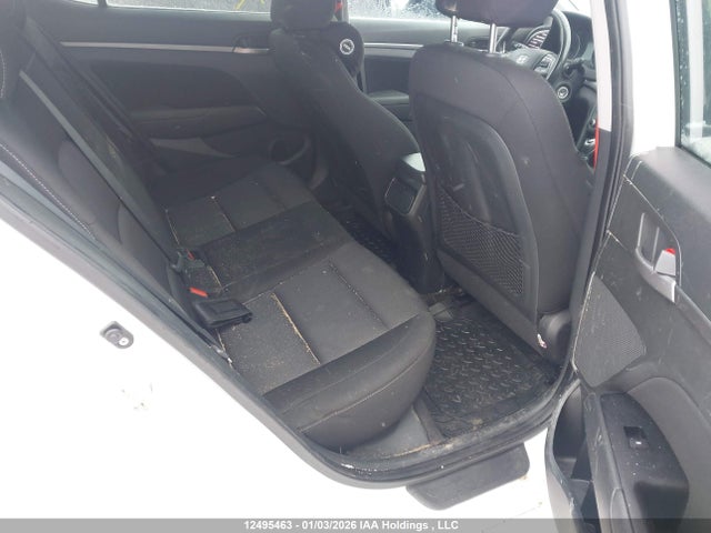 KMHD84LF8HU360117 Hyundai ELANTRA GL