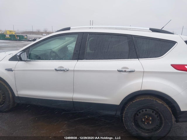 1FMCU0G94FUC47220 Ford ESCAPE SE
