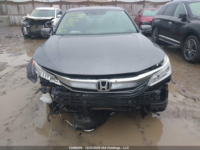 1HGCR3F9XGA801499 Honda Accord Touring