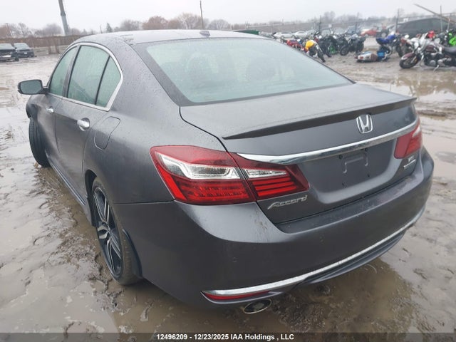 1HGCR3F9XGA801499 Honda Accord Touring