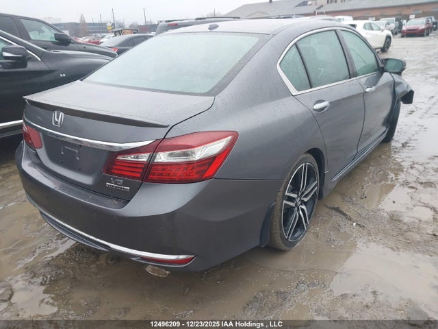 1HGCR3F9XGA801499 Honda Accord Touring