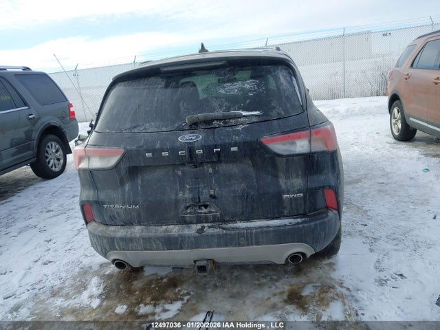 1FMCU9J94NUB43032 Ford Escape Titanium