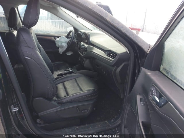 1FMCU9J94NUB43032 Ford Escape Titanium