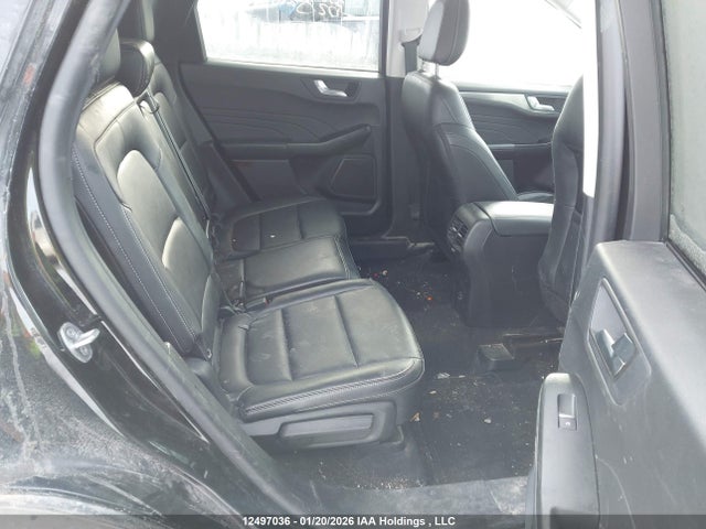 1FMCU9J94NUB43032 Ford Escape Titanium