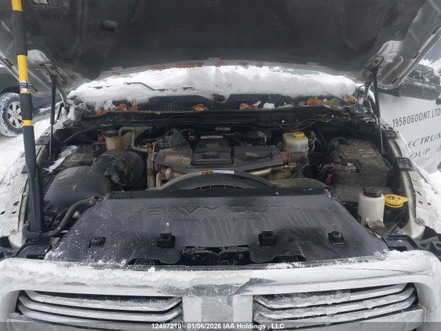 3C6UR5DL2JG105328 RAM 2500 Slt