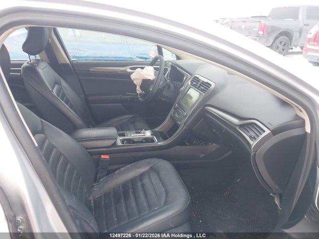 3FA6P0T9XJR112358 Ford FUSION SE