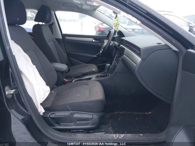 1VWAA7A31LC003475 Volkswagen Passat Comfortline