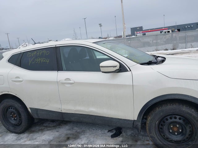 JN1BJ1CR9HW137424 Nissan QASHQAI
