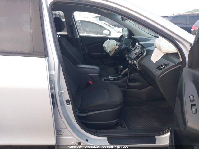 KM8JT3AF2FU955282 Hyundai Tucson Gl