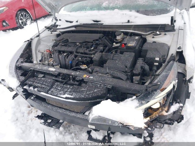 KMHLM4AGXNU306851 Hyundai Elantra Preferred Ivt