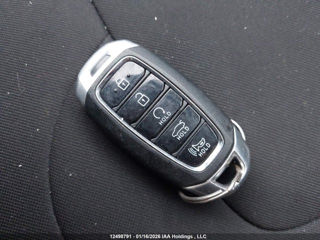 KMHLM4AGXNU306851 Hyundai Elantra Preferred Ivt