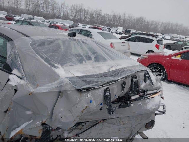 KMHLM4AGXNU306851 Hyundai Elantra Preferred Ivt