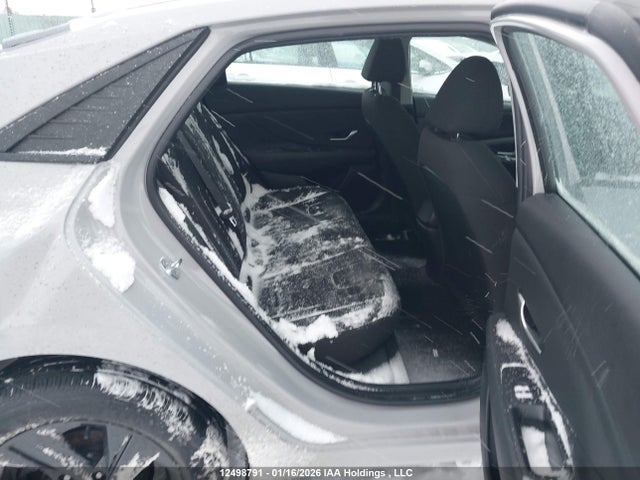KMHLM4AGXNU306851 Hyundai Elantra Preferred Ivt