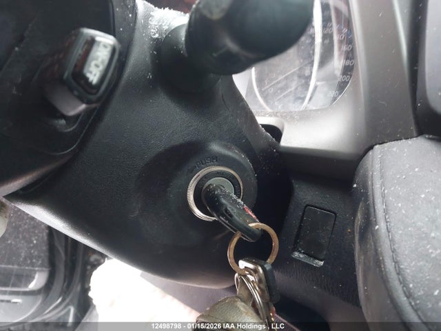 2T3ZFREV0JW487910 Toyota RAV4 LE