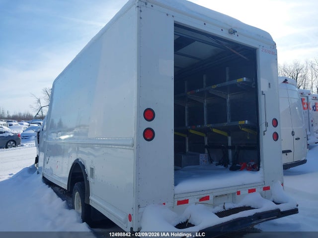 Ford Econoline 2018 1FC3E4K62JDC38059 Image 3