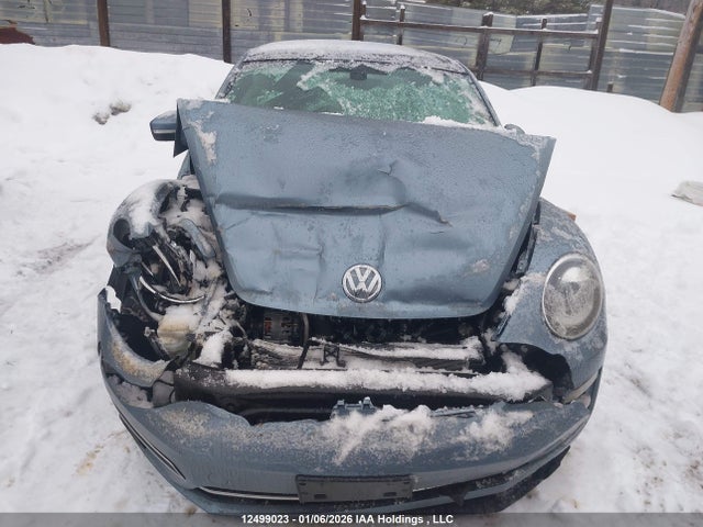 3VWJD7AT1KM709656 Volkswagen Beetle Se