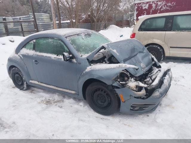 3VWJD7AT1KM709656 Volkswagen Beetle Se