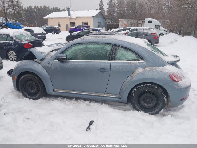 3VWJD7AT1KM709656 Volkswagen Beetle Se