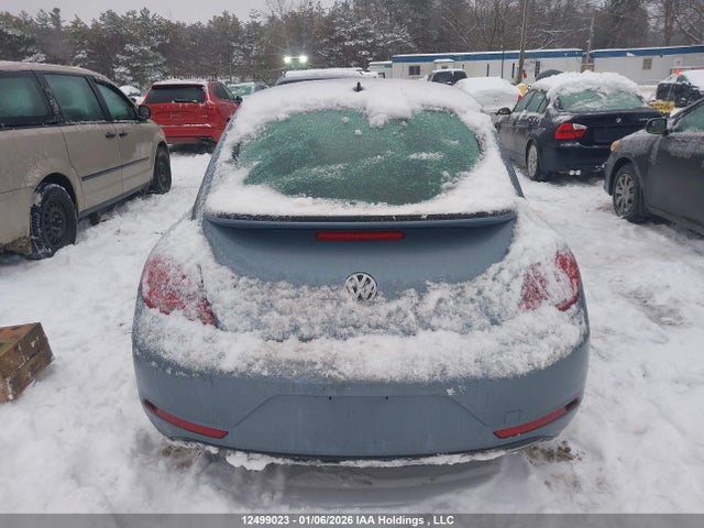 3VWJD7AT1KM709656 Volkswagen Beetle Se