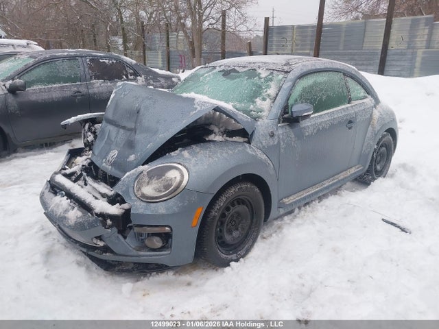 3VWJD7AT1KM709656 Volkswagen Beetle Se