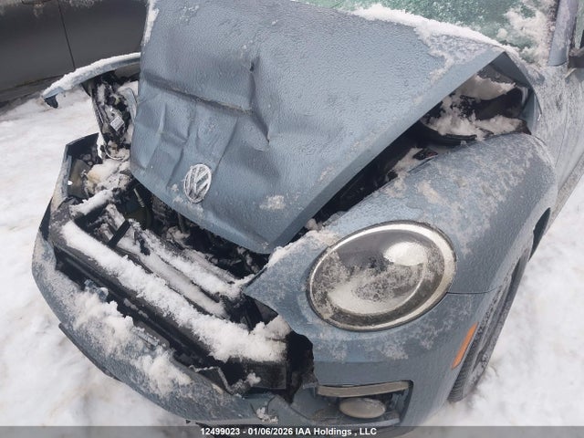 3VWJD7AT1KM709656 Volkswagen Beetle Se