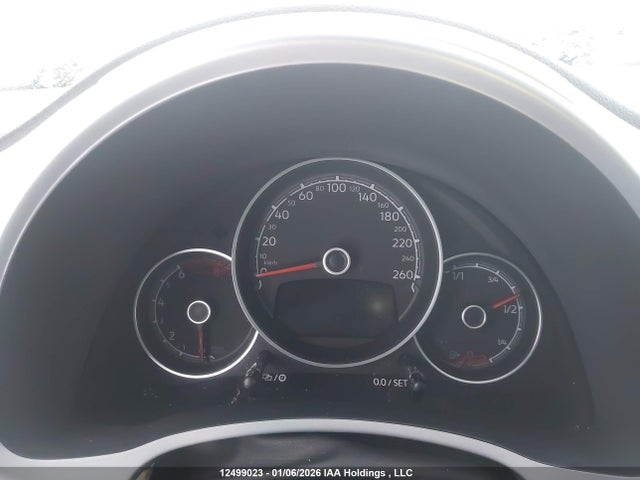 3VWJD7AT1KM709656 Volkswagen Beetle Se