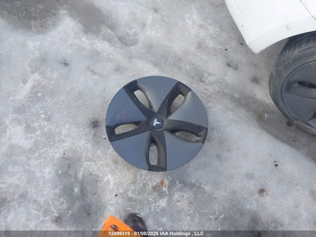 12499319 :رقم المزاد ، 5YJ3E1EB3JF109490 vin ، 2018 Tesla Model 3 مزاد بيع