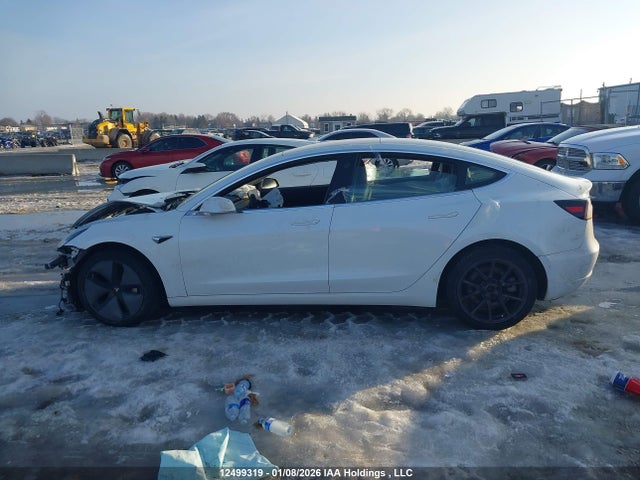 12499319 :رقم المزاد ، 5YJ3E1EB3JF109490 vin ، 2018 Tesla Model 3 مزاد بيع
