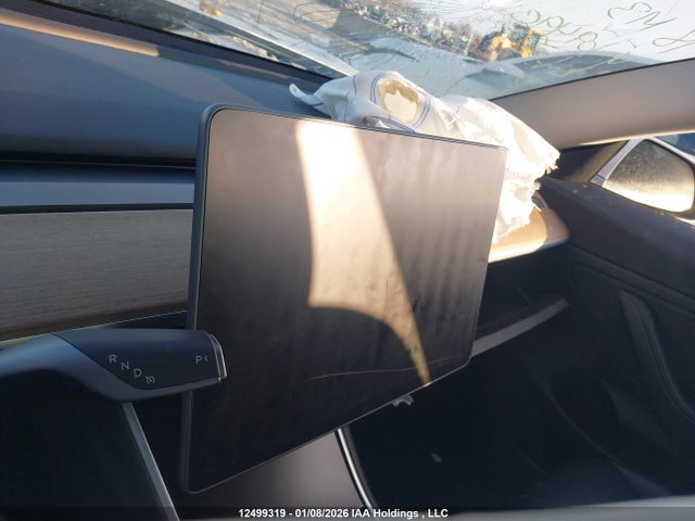 12499319 :رقم المزاد ، 5YJ3E1EB3JF109490 vin ، 2018 Tesla Model 3 مزاد بيع