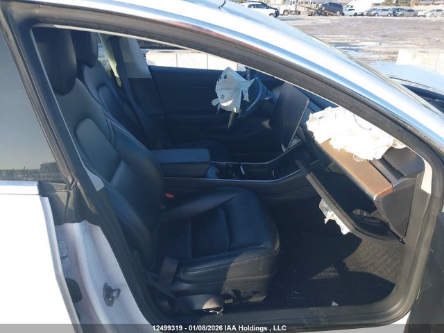 12499319 :رقم المزاد ، 5YJ3E1EB3JF109490 vin ، 2018 Tesla Model 3 مزاد بيع