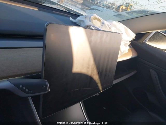 12499319 :رقم المزاد ، 5YJ3E1EB3JF109490 vin ، 2018 Tesla Model 3 مزاد بيع