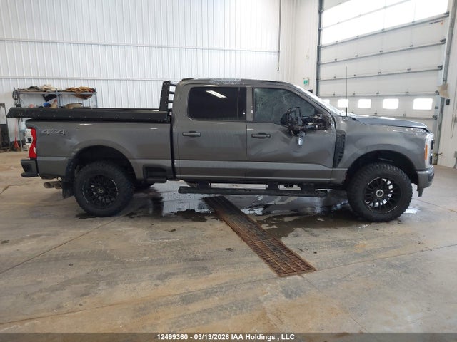 1FT8W3BM5PED29678 Ford F-350 Lariat