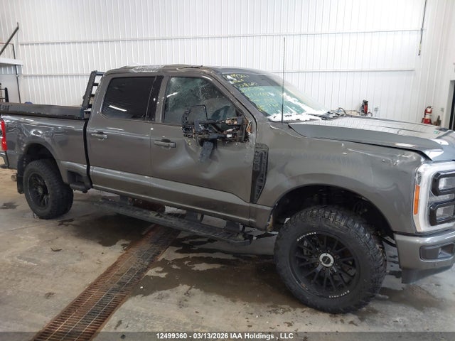 1FT8W3BM5PED29678 Ford F-350 Lariat