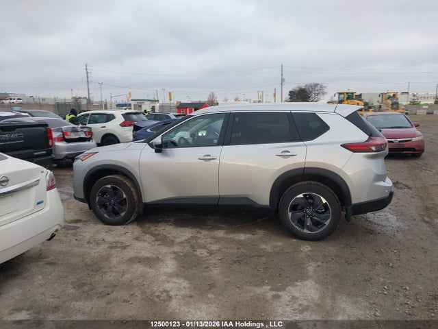 JN8BT3BB4SW427766 Nissan Rogue 60th Anniversary Edition/sv Moonroof