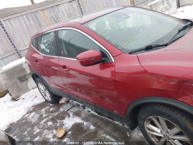 JN1BJ1CP3KW216688 Nissan Qashqai S 4dr2wd