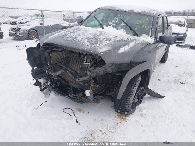 3TYDZ5BN7NT012636 Toyota Tacoma