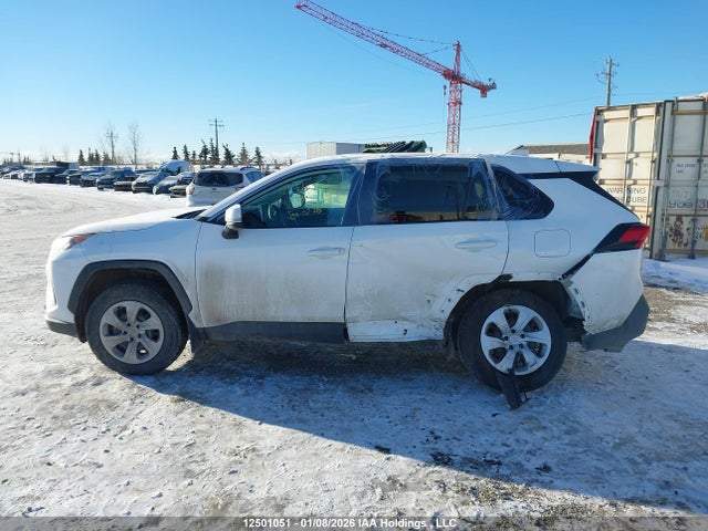 2T3B1RFV1RC468679 Toyota RAV4 LE