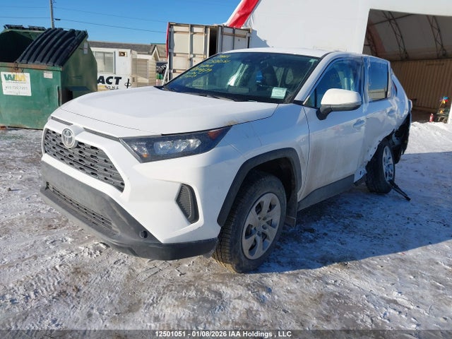 2T3B1RFV1RC468679 Toyota RAV4 LE