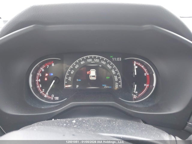 2T3B1RFV1RC468679 Toyota RAV4 LE