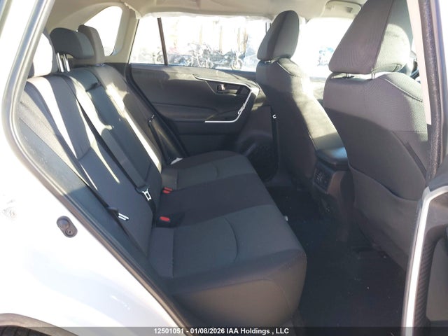 2T3B1RFV1RC468679 Toyota RAV4 LE