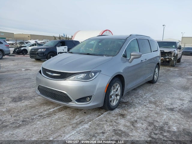 2C4RC1EG4JR290325 Chrysler Pacifica Touring-l Plus